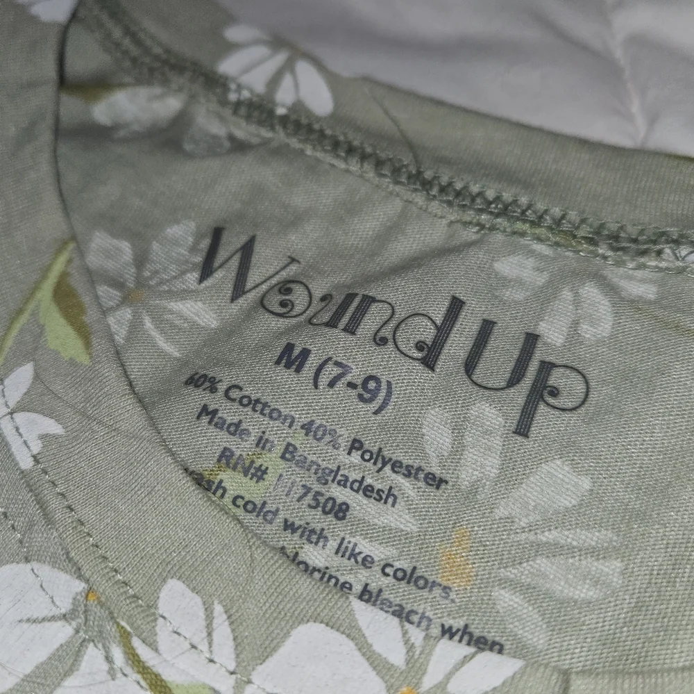 Flowered t-shirt - Picture 2 of 2